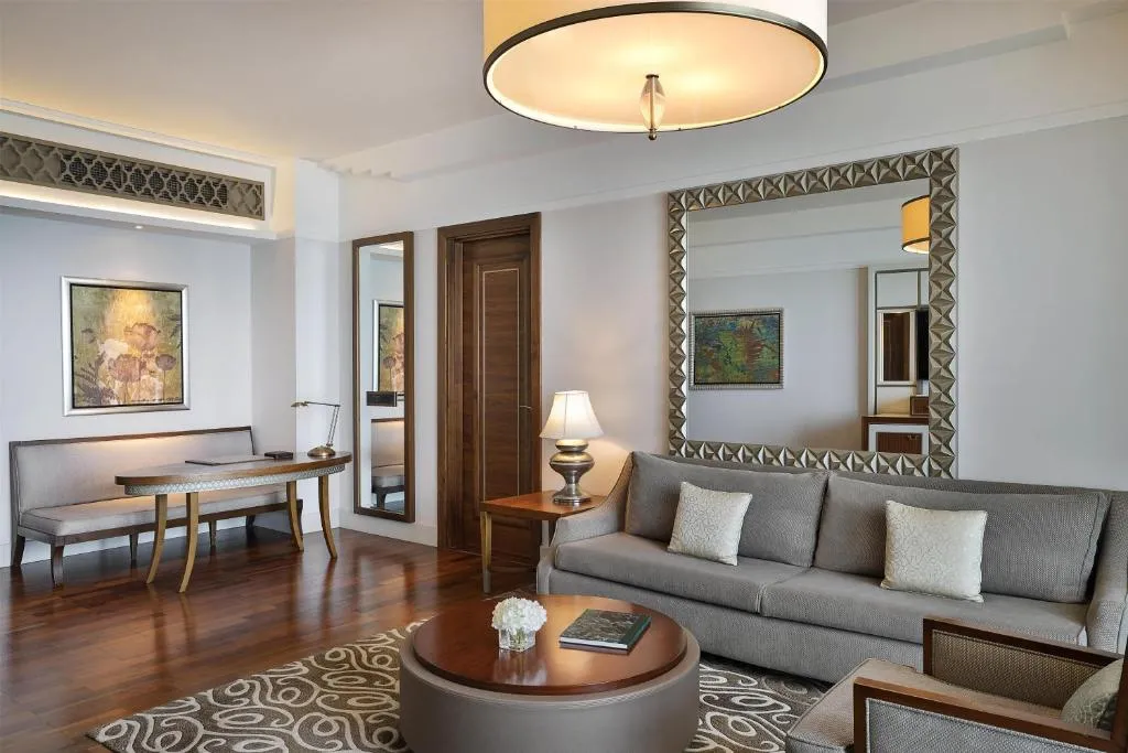 One-Bedroom Deluxe King Suite with Sea View