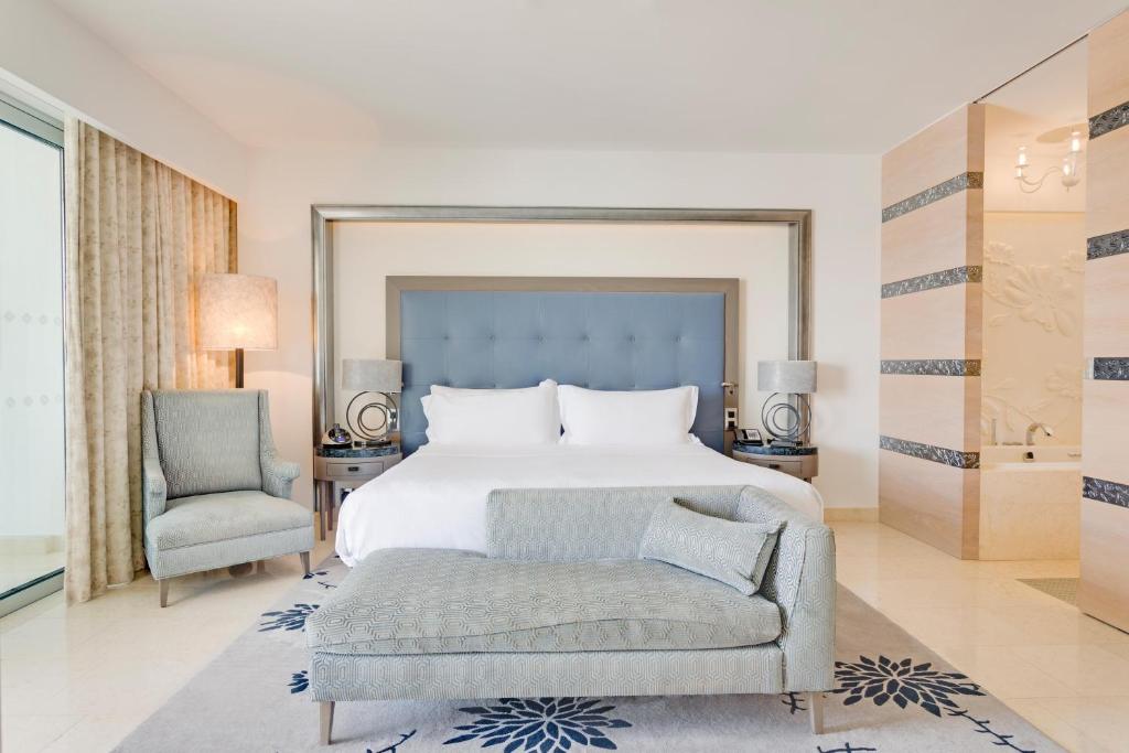 Grand Deluxe King Room