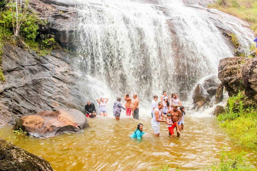 4 destinos com cachoeiras no Brasil para se refrescar no verão