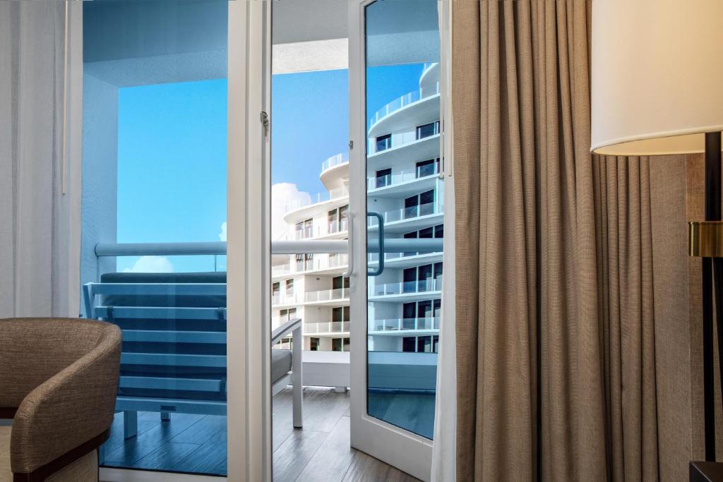 Conrad Fort Lauderdale Beach - 