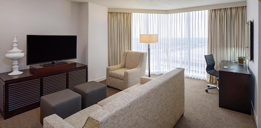 DoubleTree by Hilton Hotel Houston Greenway Plaza - 