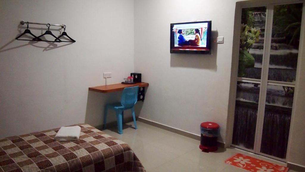Televisyen dan/atau pusat hiburan di Aloha Hotel