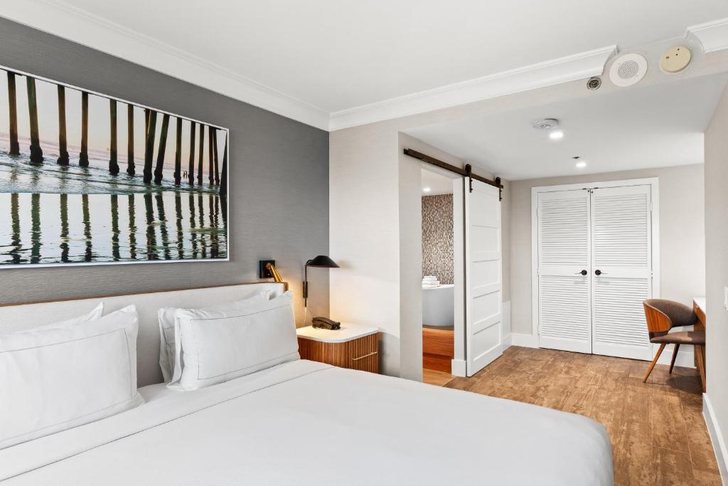 The Waterfront Beach Resort, A Hilton Hotel - 