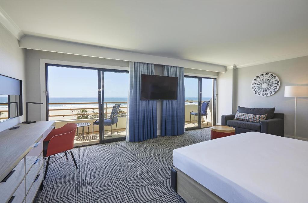 The Waterfront Beach Resort, A Hilton Hotel - 