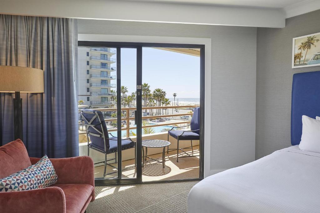 The Waterfront Beach Resort, A Hilton Hotel - 