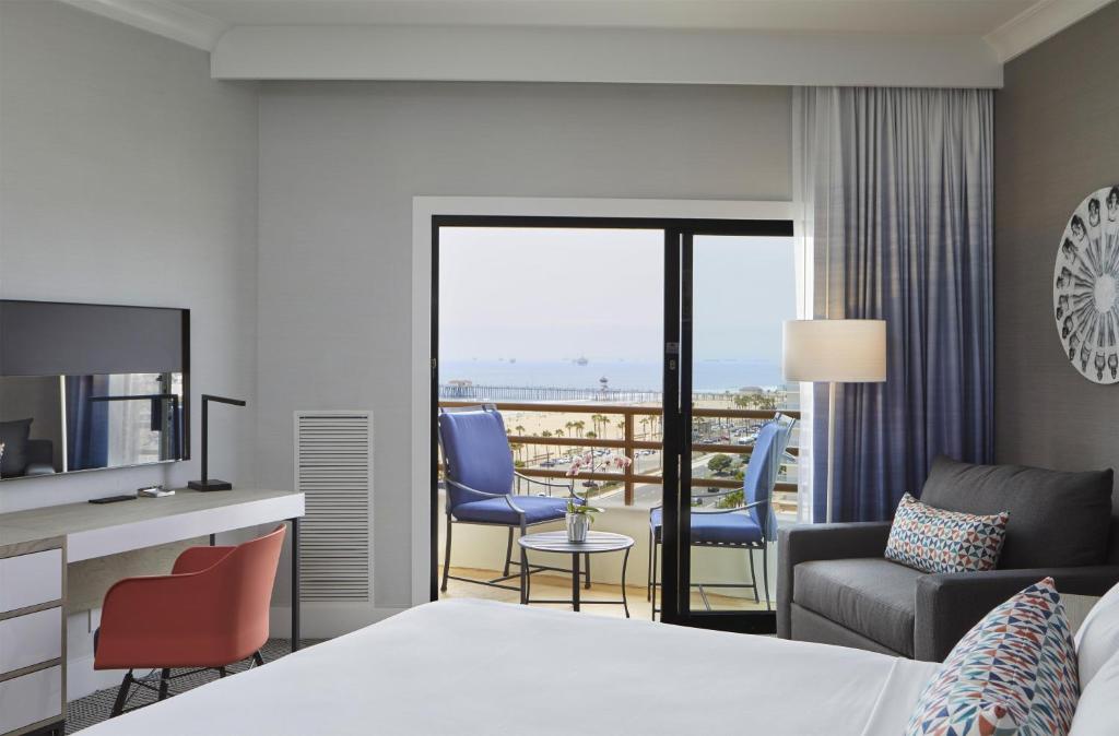 The Waterfront Beach Resort, A Hilton Hotel - 