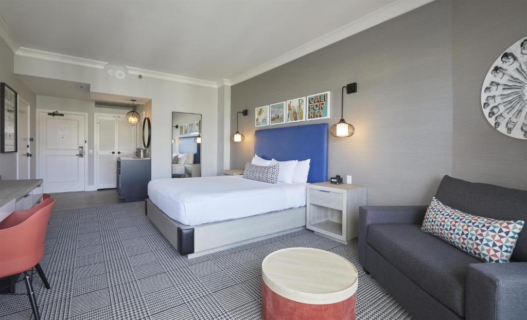 The Waterfront Beach Resort, A Hilton Hotel - 