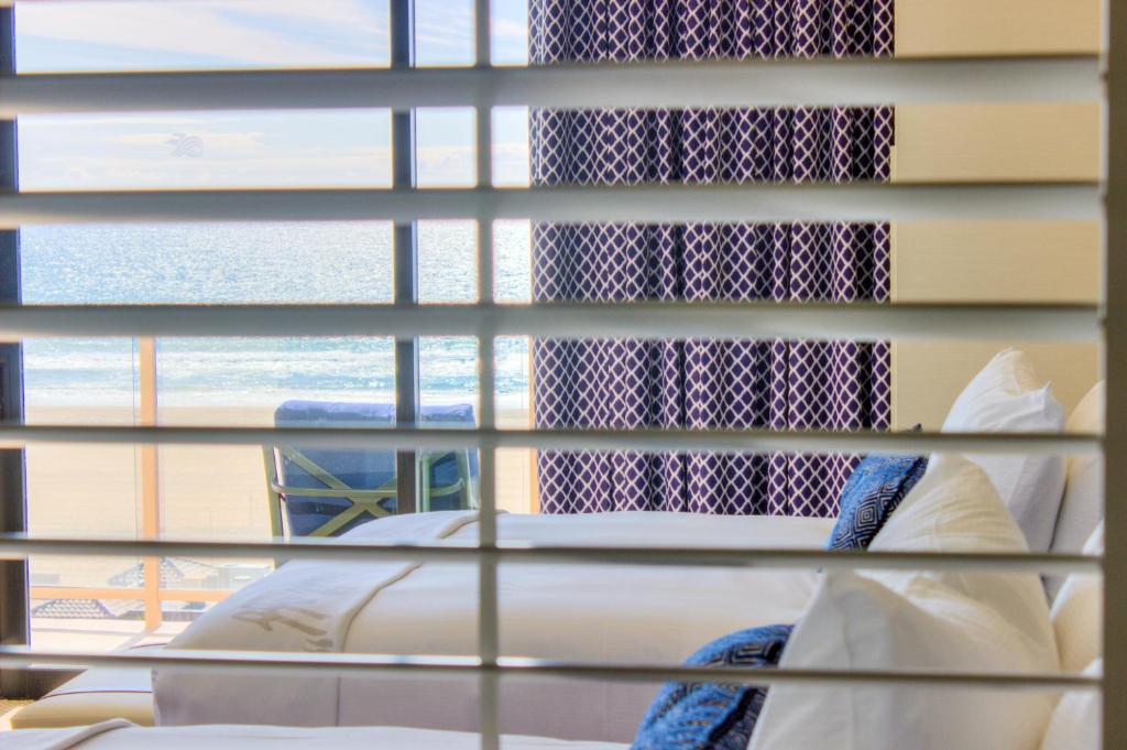 The Waterfront Beach Resort, A Hilton Hotel - 