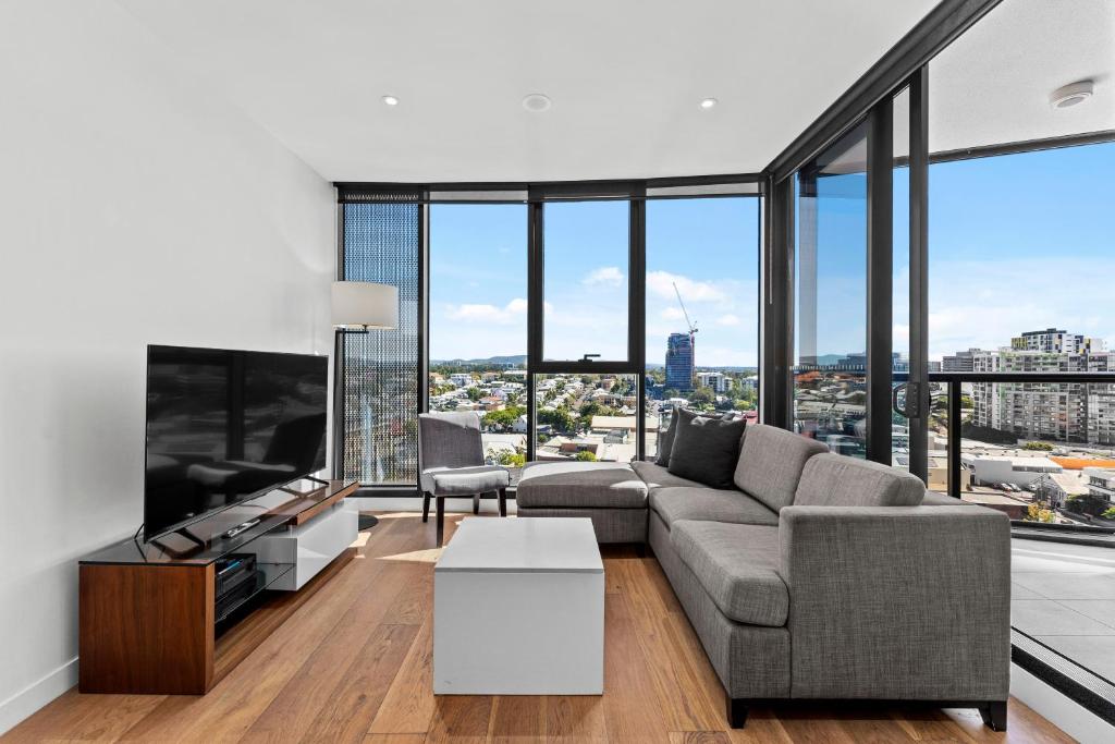 Infility Pool Mountain View 1B with Infinity Pool, Gym & Yoga Room, Brisbane (updated ...
