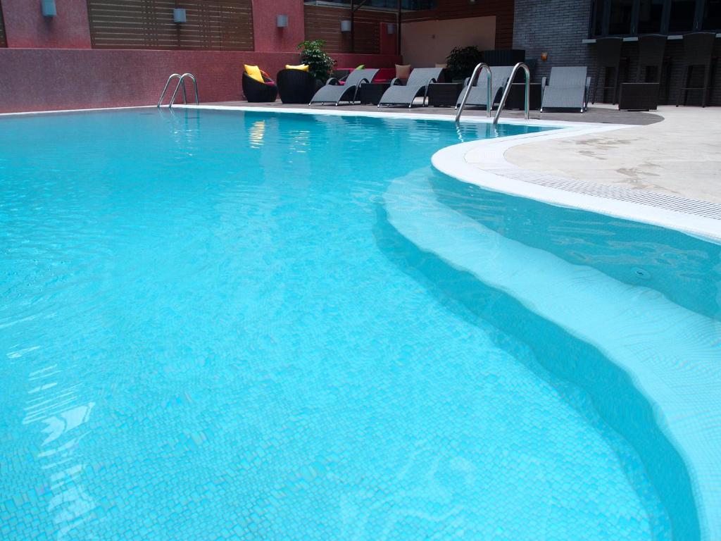 Kolam renang di atau dekat dengan Wharney Hotel