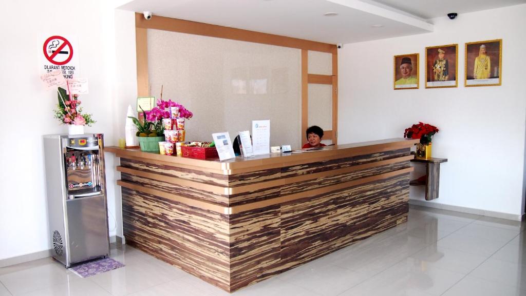Lobi atau kawasan kaunter penerimaan di Aloha Hotel