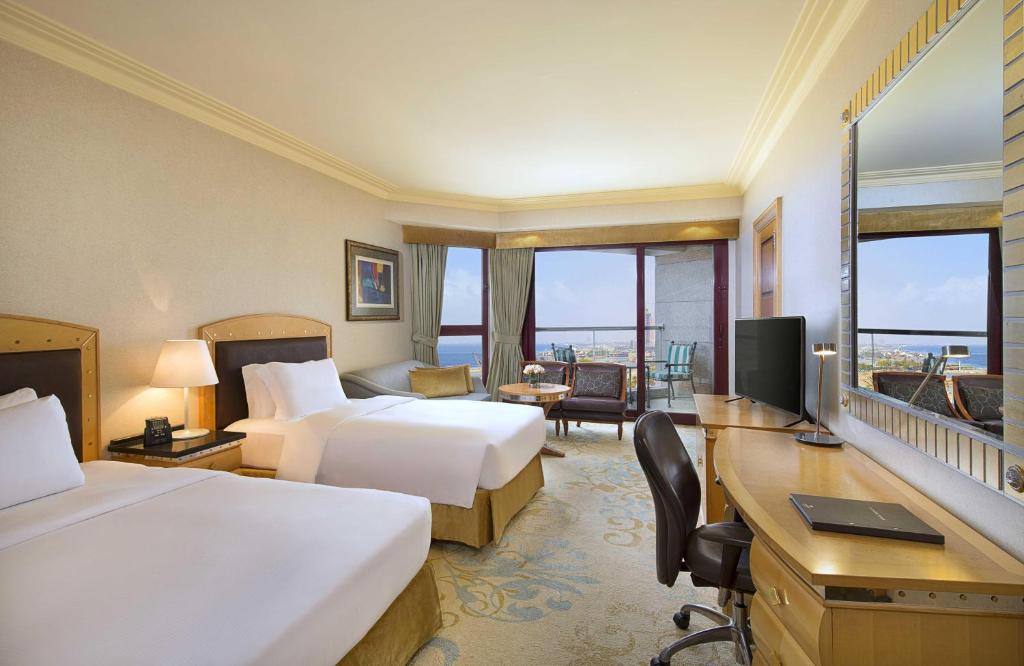 Sustainability certification Jeddah Hilton - デラックスツインルーム（部分海ビュー付き）