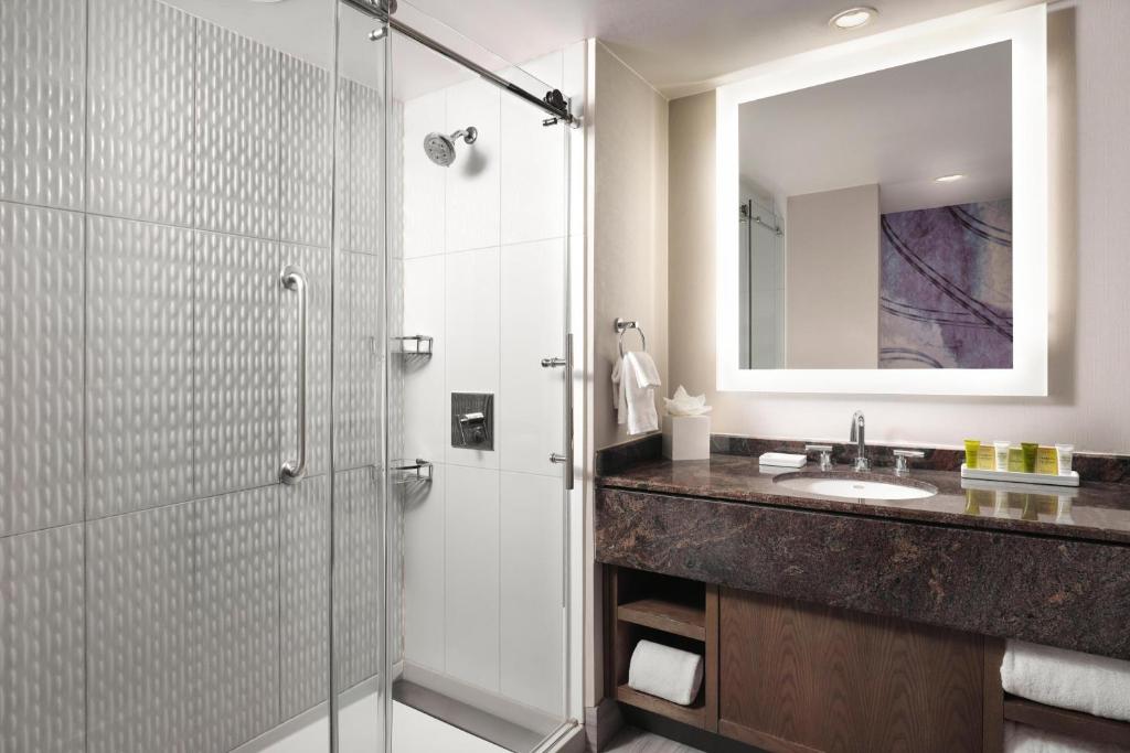 Hilton Long Beach Hotel - 