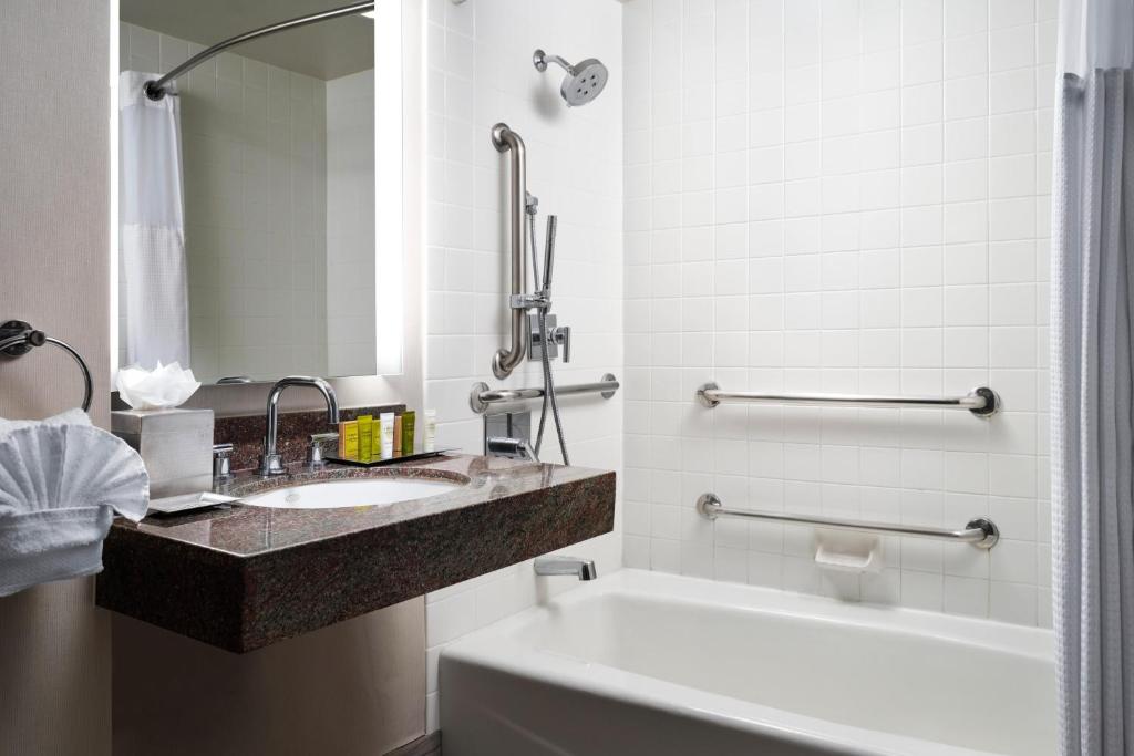 Hilton Long Beach Hotel - 