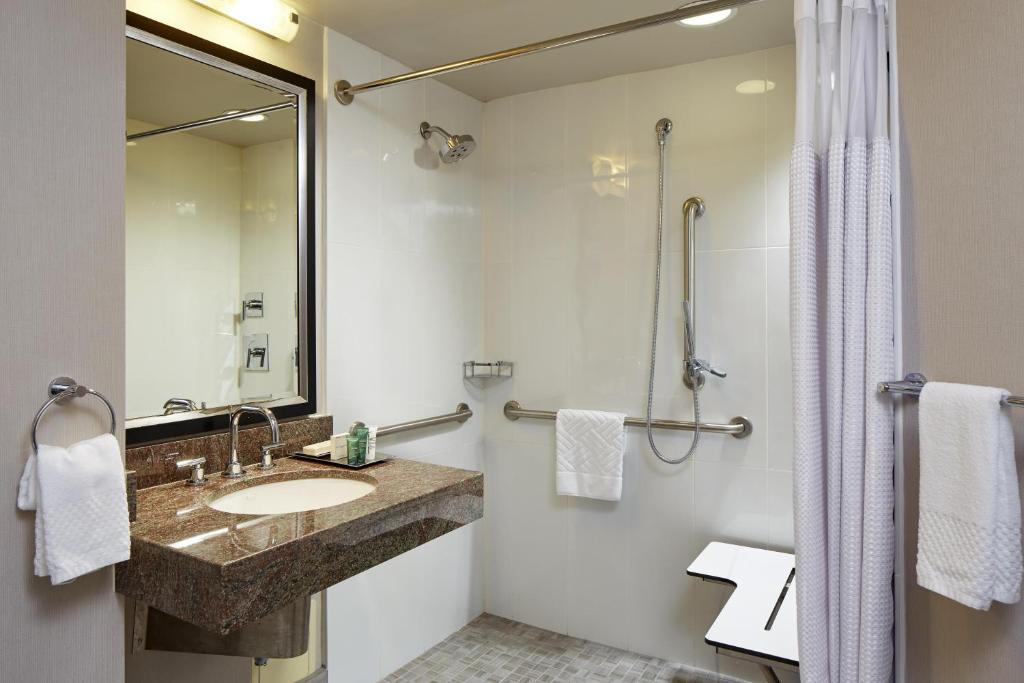 Hilton Long Beach Hotel - 