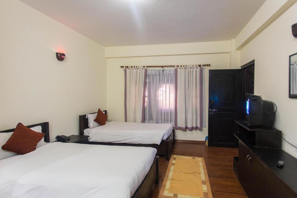 TV a/nebo společenská místnost v ubytování Thamel Eco Resort