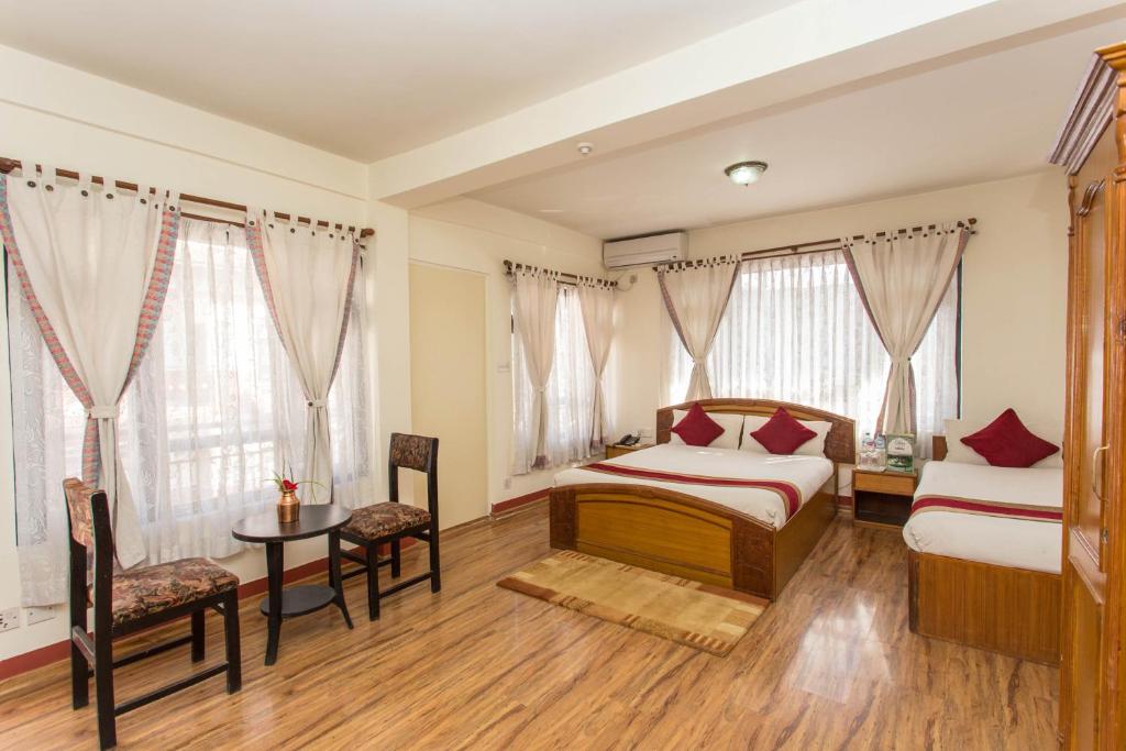 Postel nebo postele na pokoji v ubytování Thamel Eco Resort