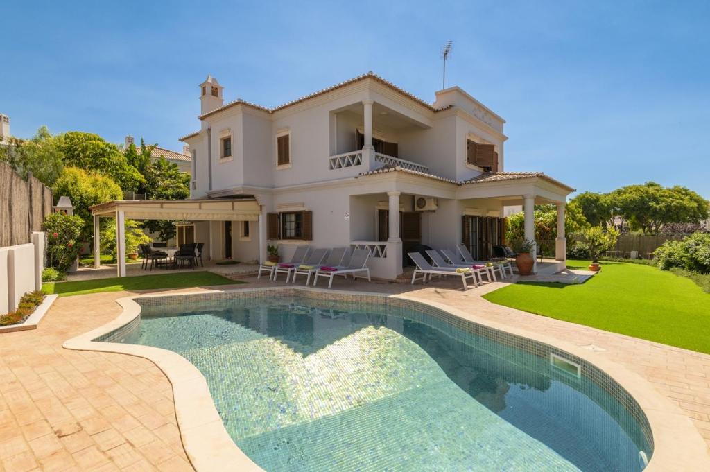 Villa Mangas by Villa Select