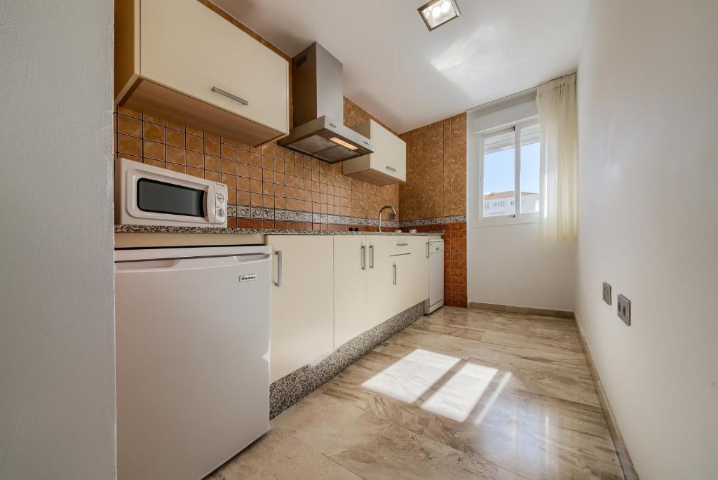 Kuchyň nebo kuchyňský kout v ubytování Hotel Apartamentos Loto Conil