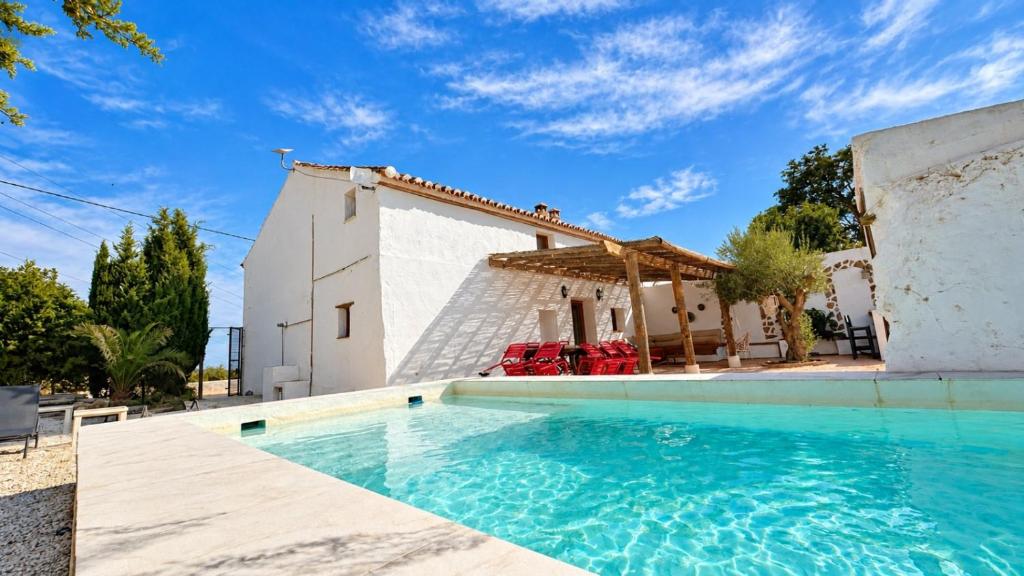 Las Golondrinas Villa with Mountain View