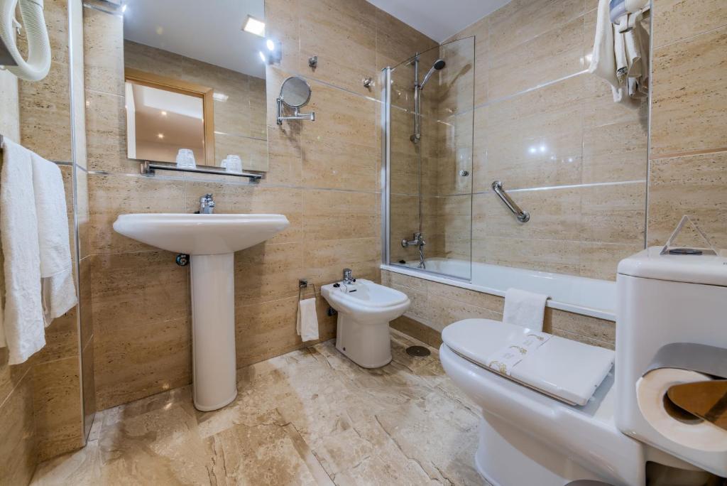 Koupelna v ubytování Hotel Apartamentos Loto Conil