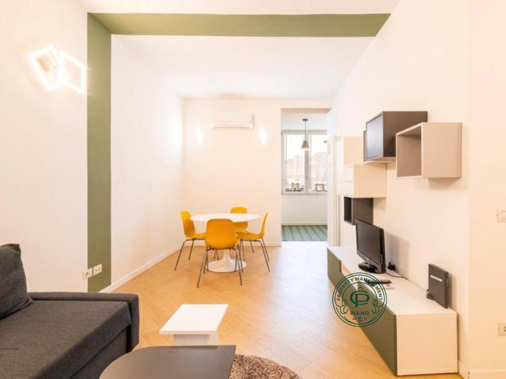 Roncaglia 25, Milano