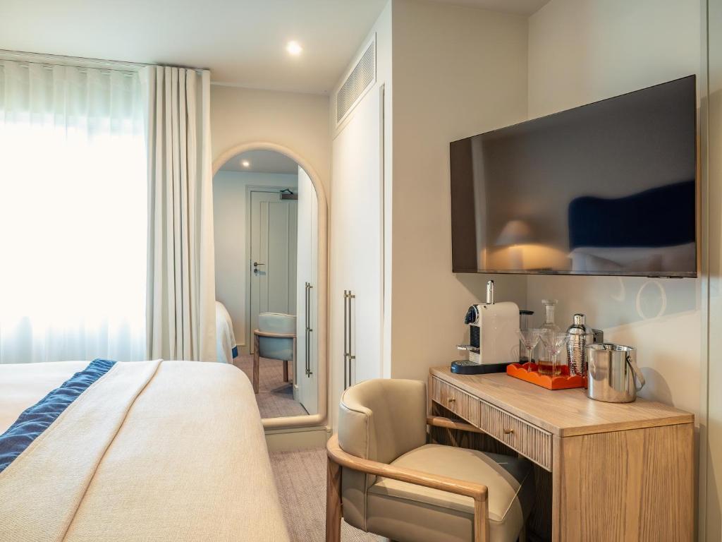 Macdonald Elmers Court Resort - 