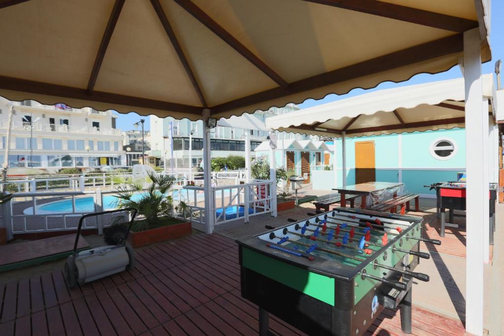 Bazén v ubytování Hotel Domus Mea nebo v jeho okolí