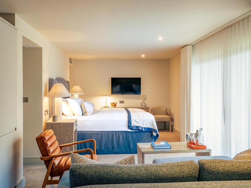 Macdonald Elmers Court Resort - 