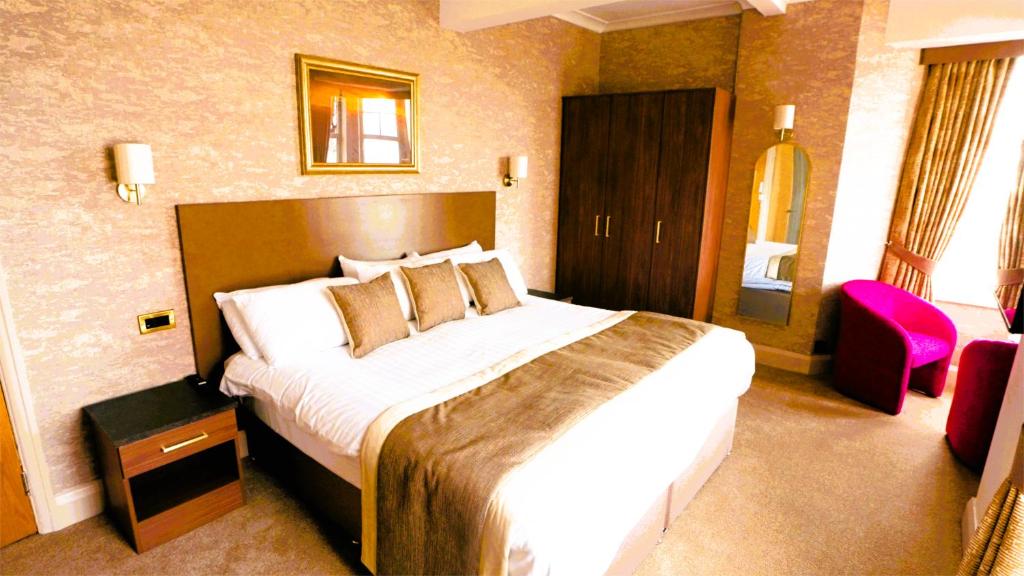 Cliffs Hotel - 
