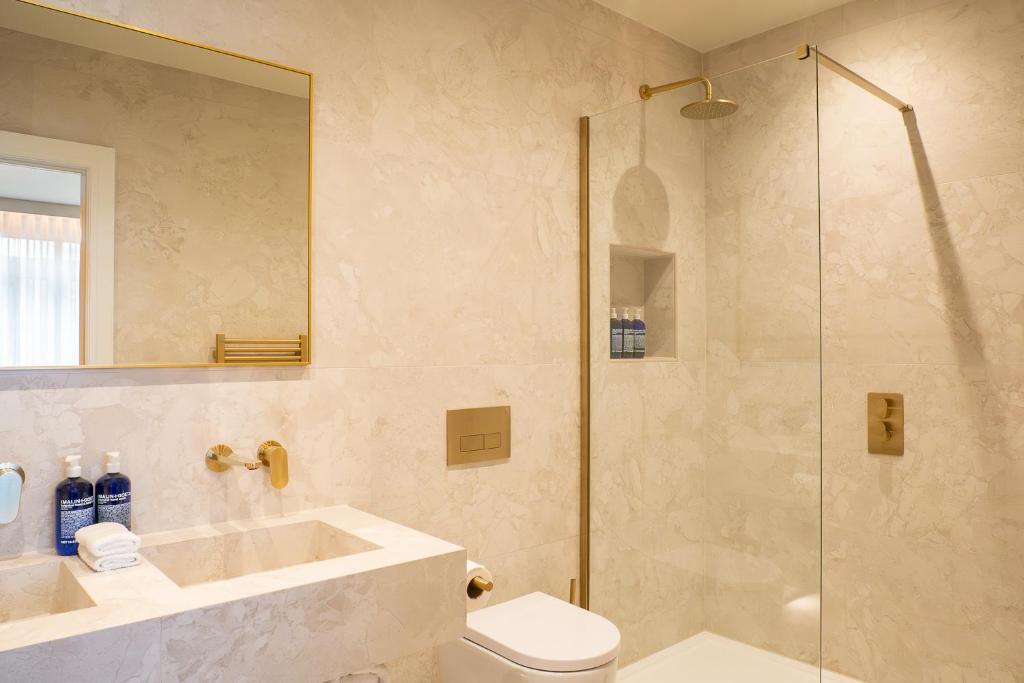 Macdonald Elmers Court Resort - 