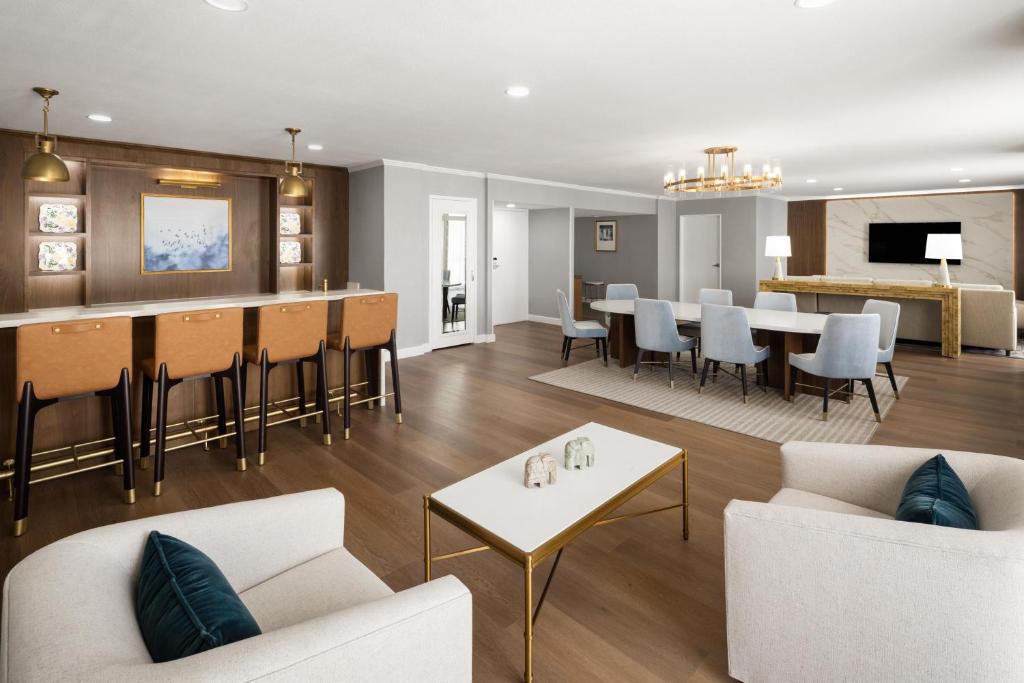 Hilton New Orleans Riverside - 