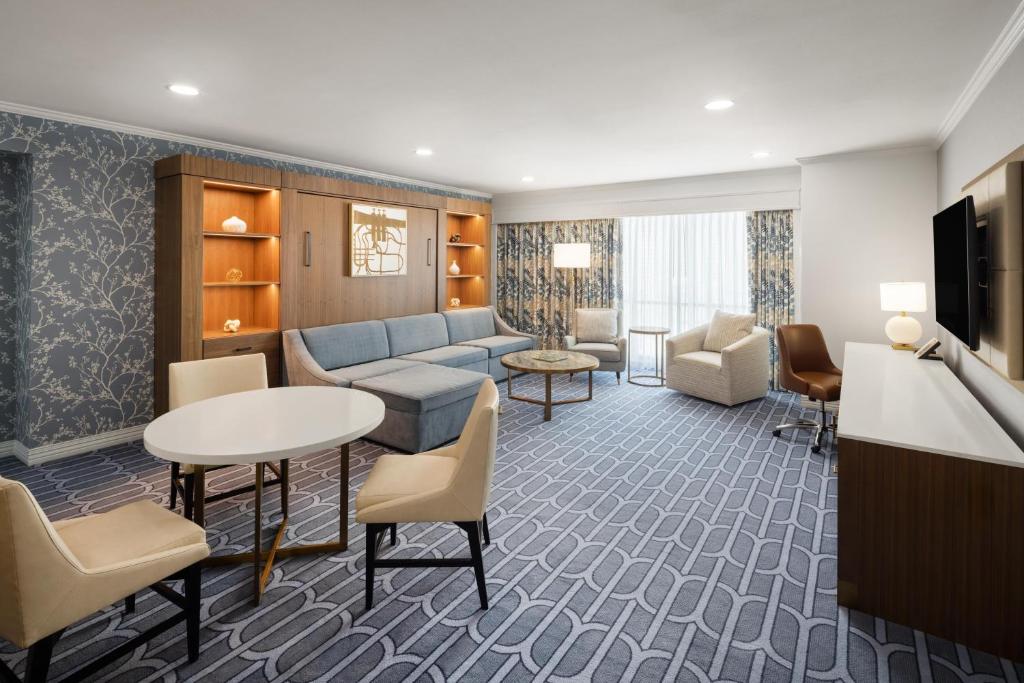 Hilton New Orleans Riverside - 