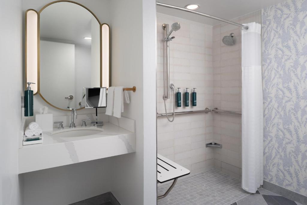 Hilton New Orleans Riverside - 