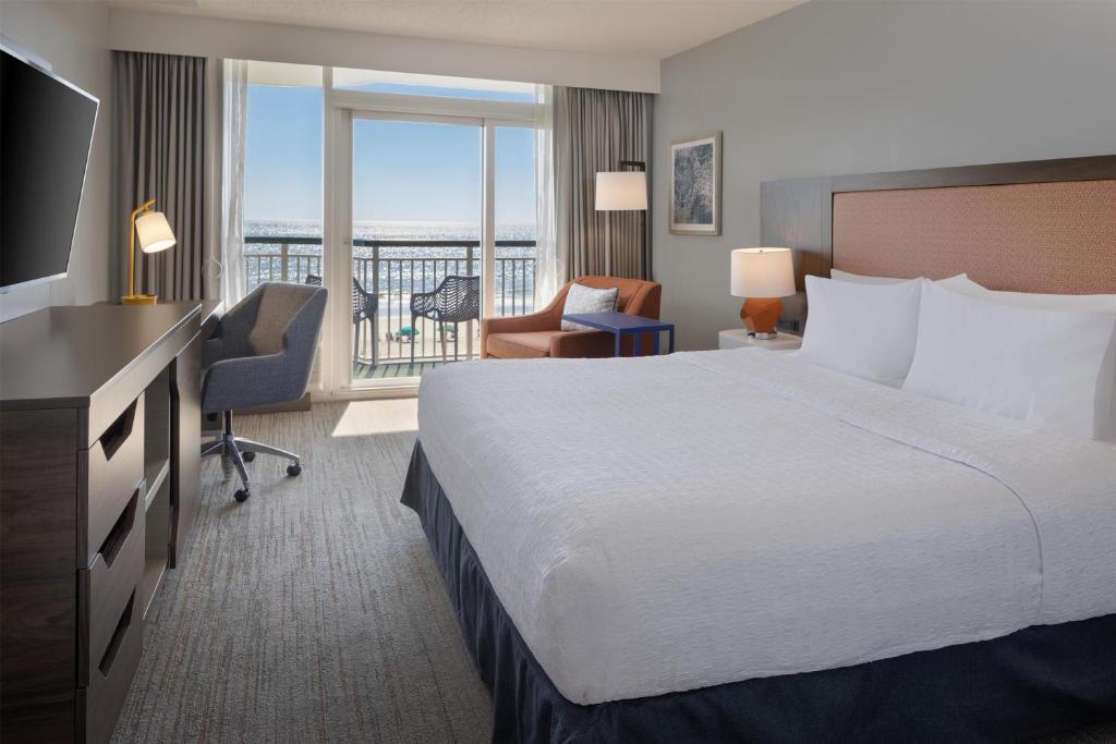 Hampton Inn & Suites Myrtle Beach Oceanfront - 
