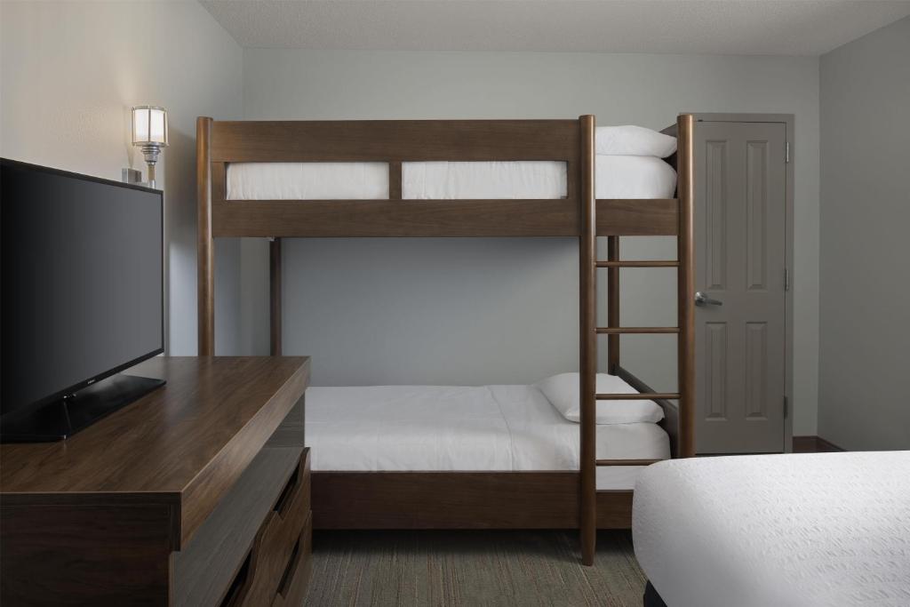 Hampton Inn & Suites Myrtle Beach Oceanfront - 