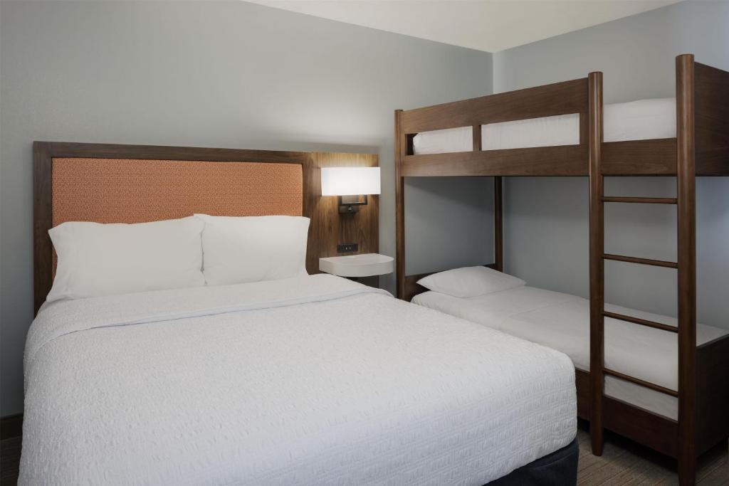 Hampton Inn & Suites Myrtle Beach Oceanfront - 