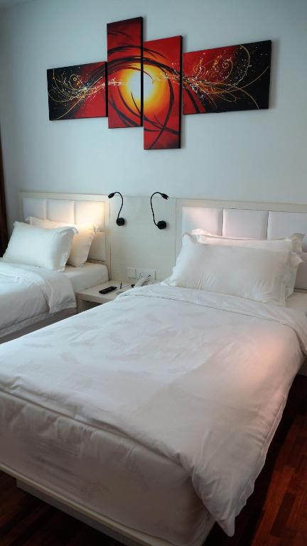 Postel nebo postele na pokoji v ubytování Pine Garden Hotel