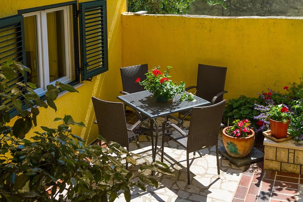 Ogród w obiekcie Apartments Kamenjak