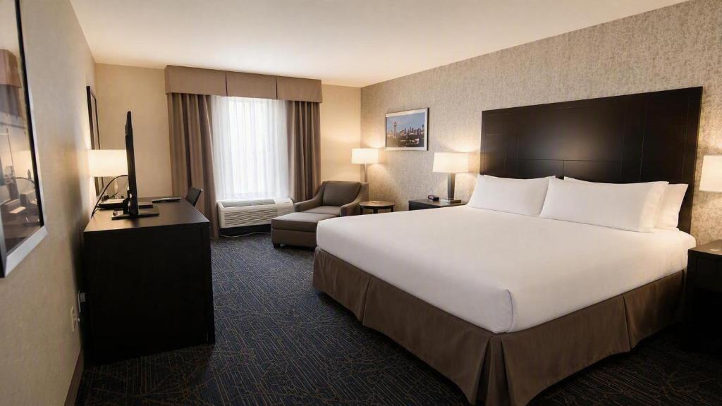 Holiday Inn Express Hotel & Suites Knoxville, an IHG Hotel - 