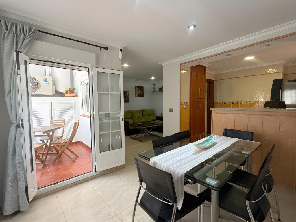 Apartamento de 2 habitaciones y balcon cerca de la playa