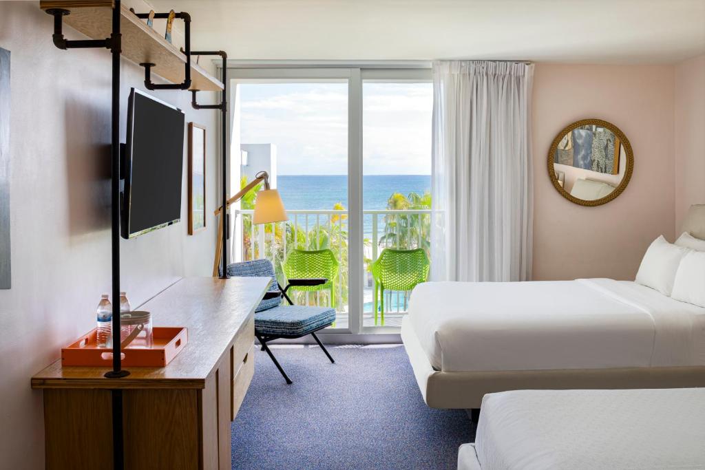 Plunge Beach Resort - 