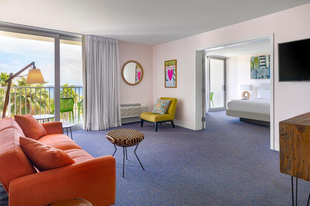 Plunge Beach Resort - 