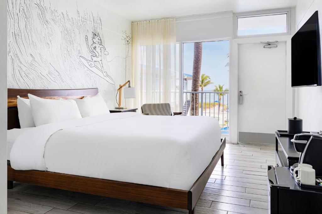 Plunge Beach Resort - 