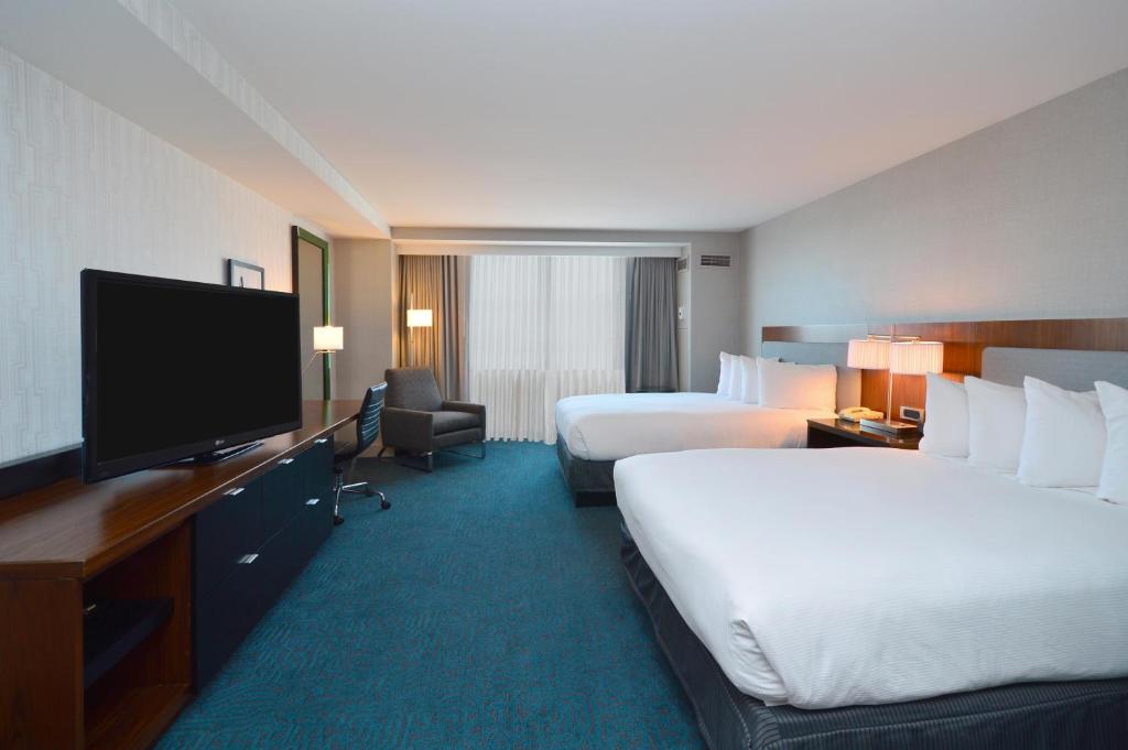 DoubleTree by Hilton Newark-Fremont - 