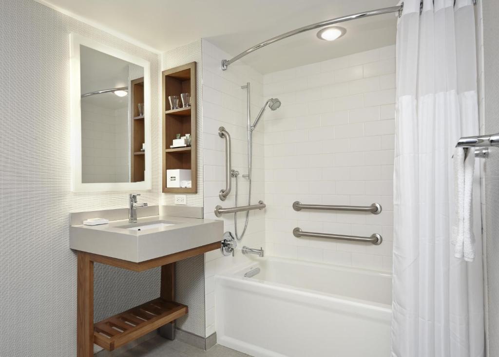 New York Hilton Midtown - 