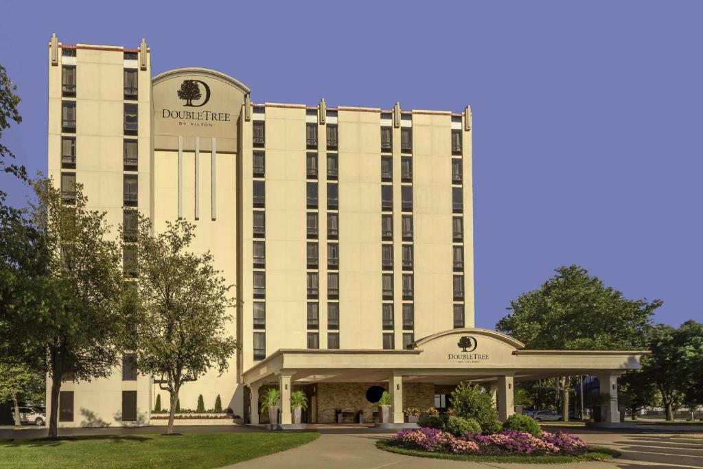 DoubleTree by Hilton Philadelphia Airport - Housity