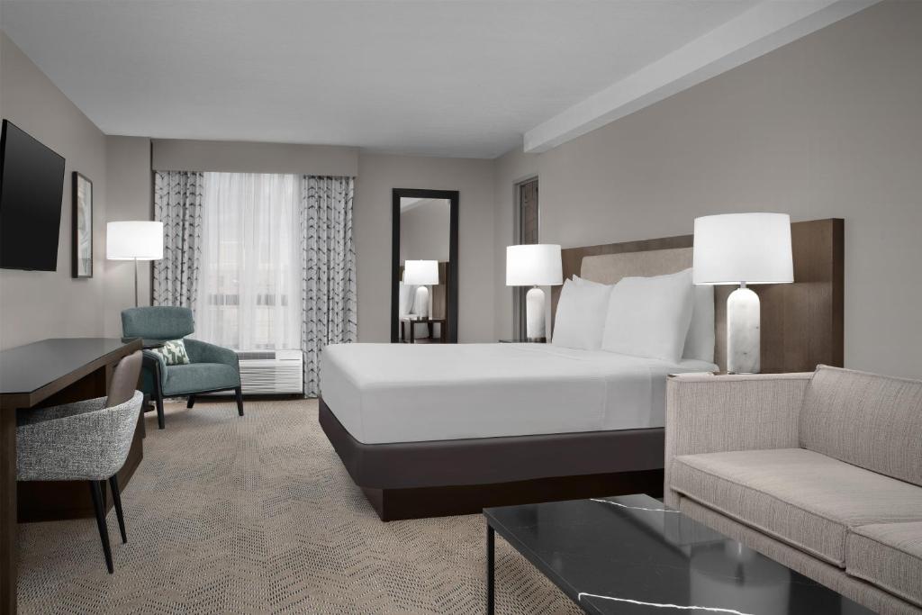 DoubleTree by Hilton Philadelphia Airport - 