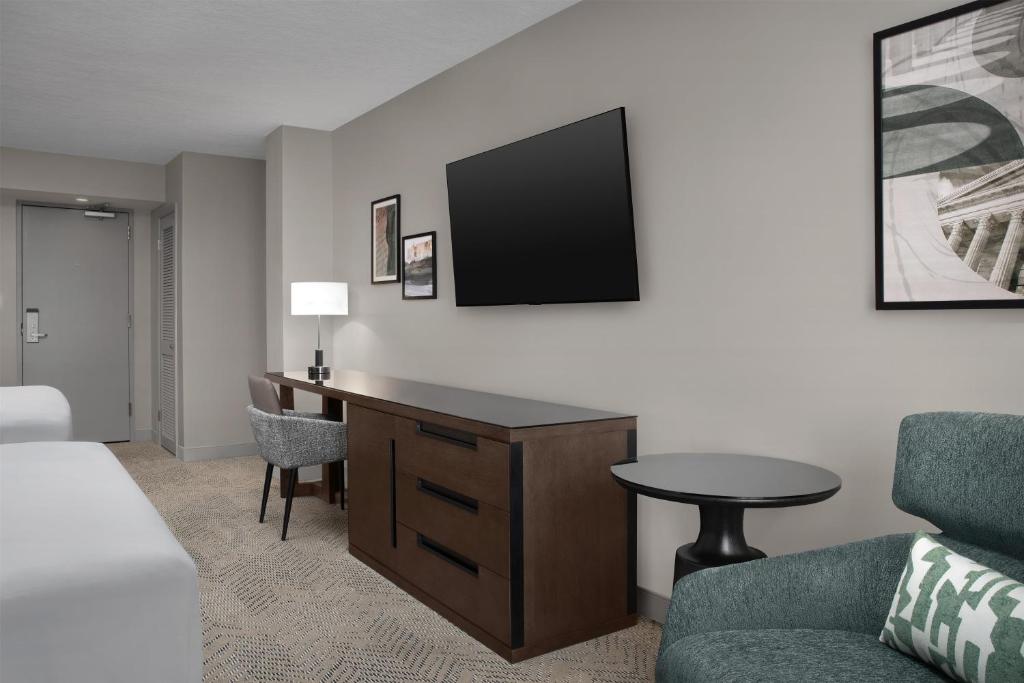 DoubleTree by Hilton Philadelphia Airport - 