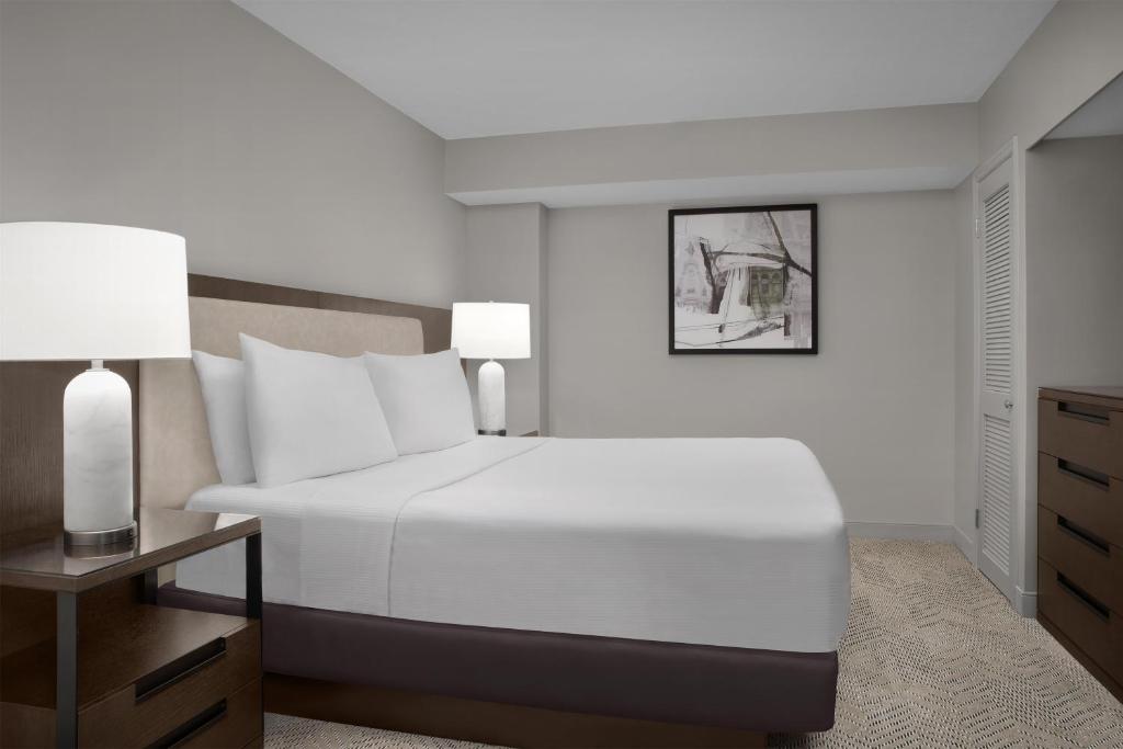 DoubleTree by Hilton Philadelphia Airport - 